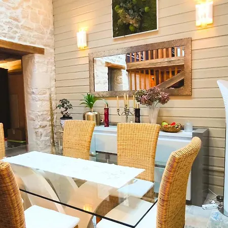 De Marthon, 10 Personnes Casa vacanze Marthon